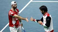 Shakehands:  Kapitän Jürgen Melzer (rechts) mit seinem Ungarn-Helden Jurij Rodionov