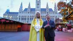 Das Christkind bringt allen was – und manchen etwas mehr. Das weiß auch Stadtchef Michael Ludwig.  