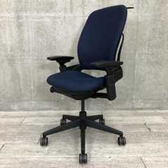 【欧米一番人気メーカー！座れば分かるファーストインパクト！！】■スチールケース（Steelcase）　リープV2チェア　肘付ハイバック　■可動肘/ウレタン肘　■ハンガー付　■ブルー 【弊社使用欄：A00993708　K】