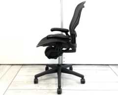 【外部倉庫在庫品/キャンペーン対象外】】不動の人気！高級チェアの大定番！！Aeron Chair !!【AO】【TOGS】■ハーマンミラー/アーロン/ブラック　Bタイプ　上下昇降のみ　ランバーサポート付・肘可動式                        アーロンチェア                                    中古            