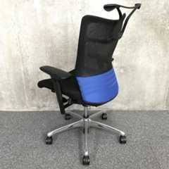 【訳アリ価格】■オカムラ（okamura）製　フィーゴ（feego）チェア　■メッシュバックタイプ　■可動肘付き　■色：ブルー×ブラック　【背あてのしなやかな曲線が背中にフィット！】【快適な座り心地に高級感のあるデザインが人気！】                        フィーゴメッシュチェア                                    中古            