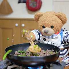 さっぱり塩味のそぼろ丼！フライパン１つで手軽に作れるくまくんの「アスパラ塩そぼろ丼」レシピ