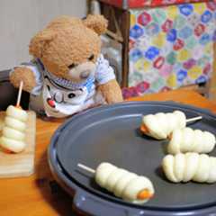 オーブンは使わずにホットプレートで焼き上げる手作りパン！くまくんの「ウインナーロール」レシピ