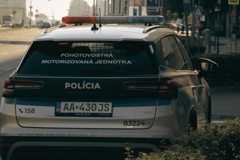 Zlodej v potravinách pobodal predavačku. Polícia ho už zadržala 