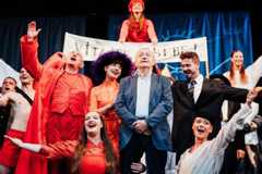 Radošinské naivné divadlo sa tento týždeň predstaví v dvoch oravských mestách. 