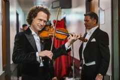 Husľový virtuóz s oravskými koreňmi vystúpi pred Vianocami na Slovensku