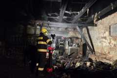 Hasiči v Turci bojovali s nočným požiarom farmy, škody odhadli na 80-tisíc eur