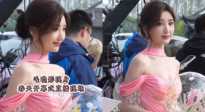 毛晓彤现身春天开幕式直播现场