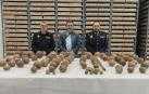 Responsables policiales y de Cultura, junto a la muestra de proyectiles