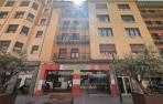 Fantástico local en la calle Tafalla con salida de humos