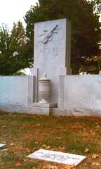 Larger memorial image loading...