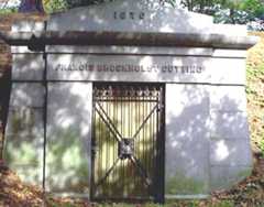 Larger memorial image loading...