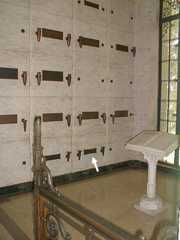 Larger memorial image loading...