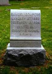 Larger memorial image loading...