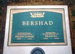 Larger memorial image loading...