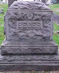 Larger memorial image loading...