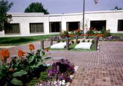 Larger memorial image loading...