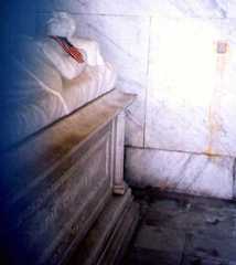 Larger memorial image loading...