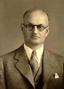 Larger memorial image loading...