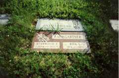 Larger memorial image loading...