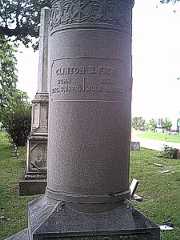 Larger memorial image loading...