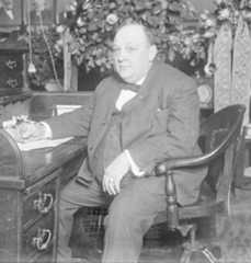 Larger memorial image loading...