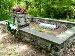 Larger memorial image loading...