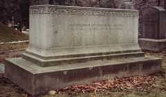 Larger memorial image loading...