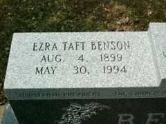 Larger memorial image loading...