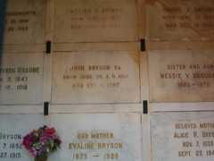 Larger memorial image loading...