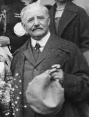 Larger memorial image loading...