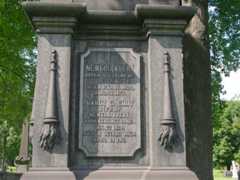 Larger memorial image loading...