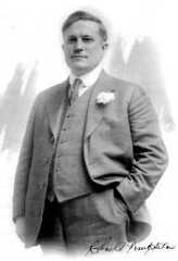 Larger memorial image loading...