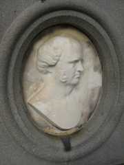 Larger memorial image loading...