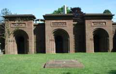 Larger memorial image loading...