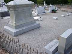 Larger memorial image loading...