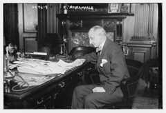 Larger memorial image loading...