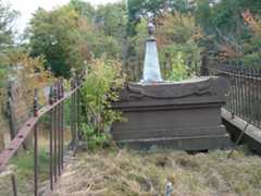 Larger memorial image loading...