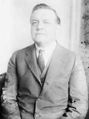 Larger memorial image loading...