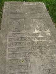 Larger memorial image loading...