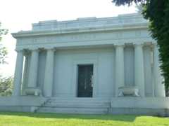 Larger memorial image loading...