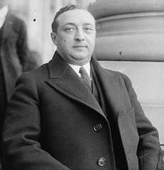 Larger memorial image loading...