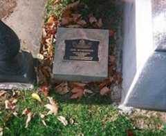 Larger memorial image loading...