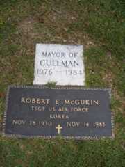 Larger memorial image loading...