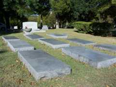 Larger memorial image loading...