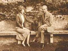 Larger memorial image loading...