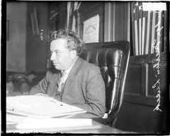 Larger memorial image loading...