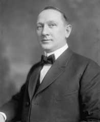 Larger memorial image loading...