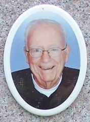 Larger memorial image loading...