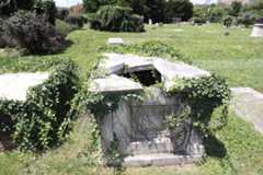 Larger memorial image loading...